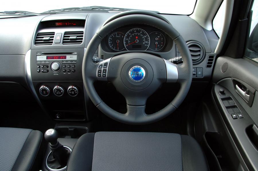 Торпедо Fiat Sedici (189) 2006 года  (фото 12 из 137)